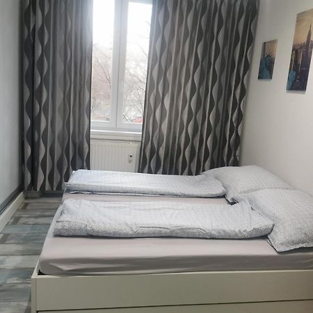 Modry Apartman, Racianska 29, ブラチスラヴァ エクステリア 写真