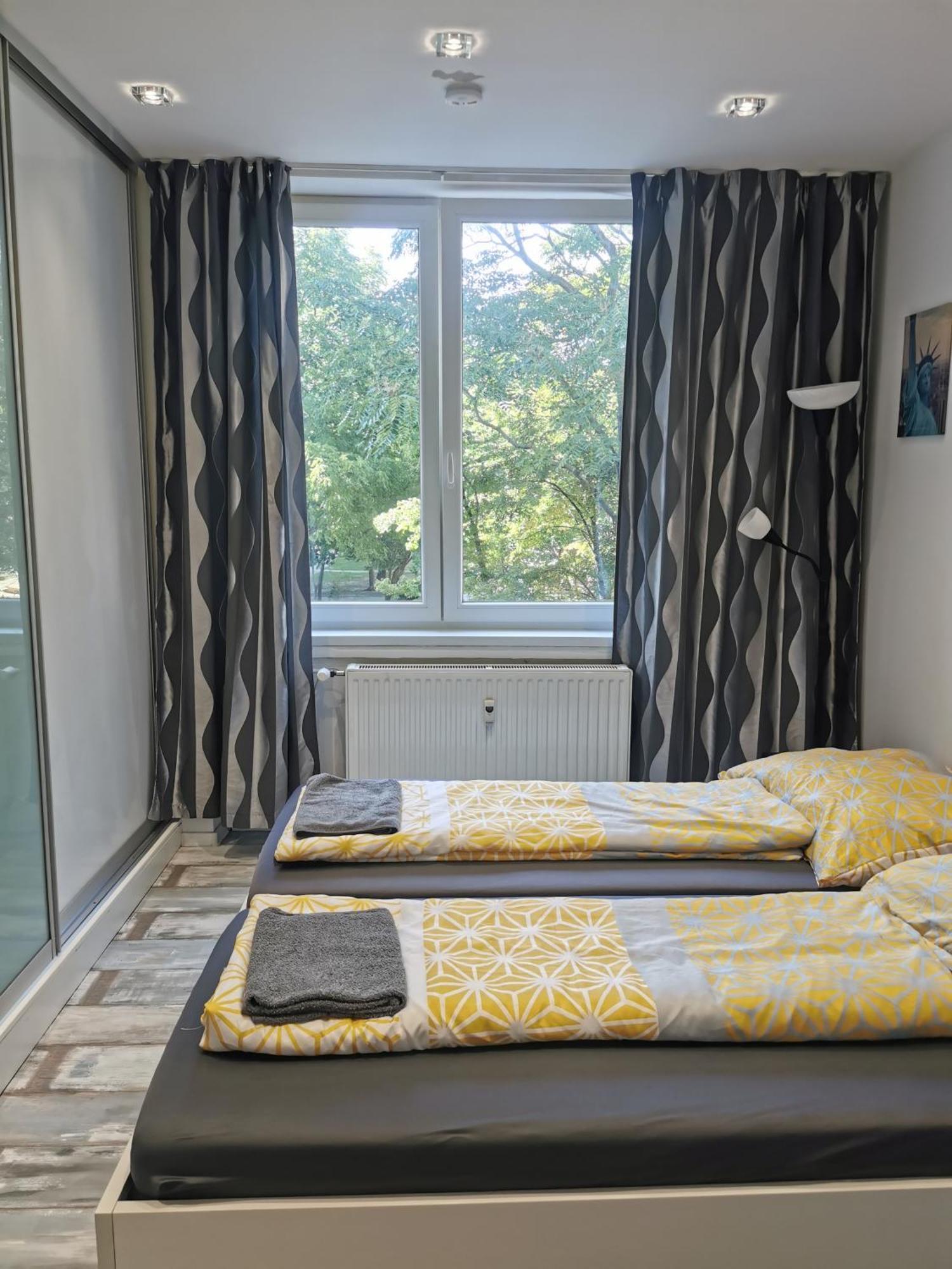 Modry Apartman, Racianska 29, ブラチスラヴァ エクステリア 写真